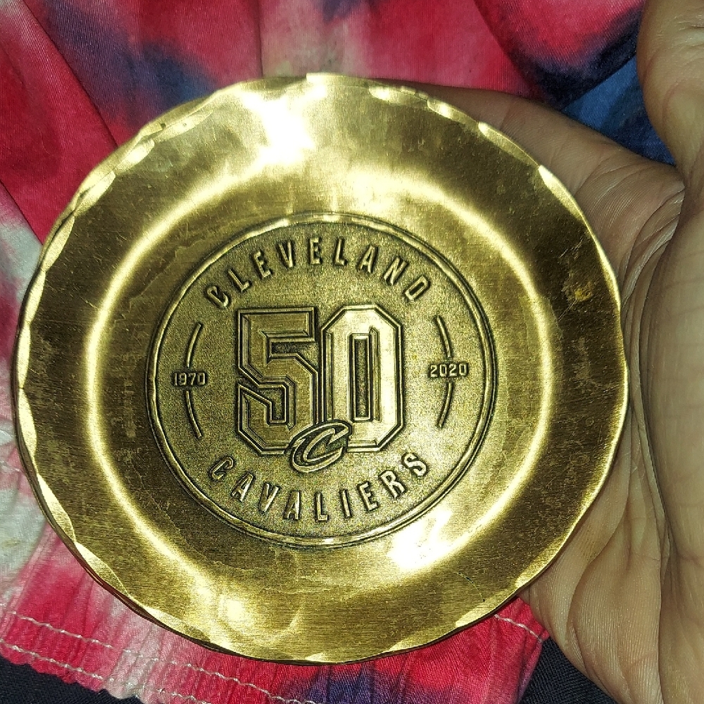 Bizarre Nba Swag.set Of 4 Brass 50 Year Clevland Cavalier Gold Tone Small Plates